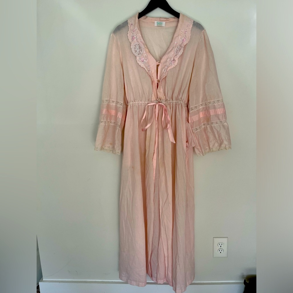 VINTAGE Pinehurst Lingerie night coat
